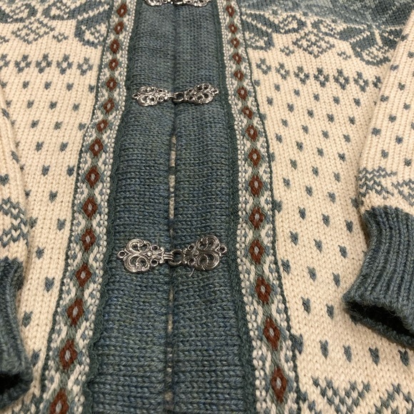 Beautiful Dale of Norway Wool Sweater Metal Clasp Size 40 Medium - Picture 2 of 5